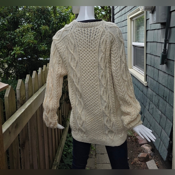 Cozy Cream Cable Knit Women's Sweater.  Med/lg - Picture 4 of 9